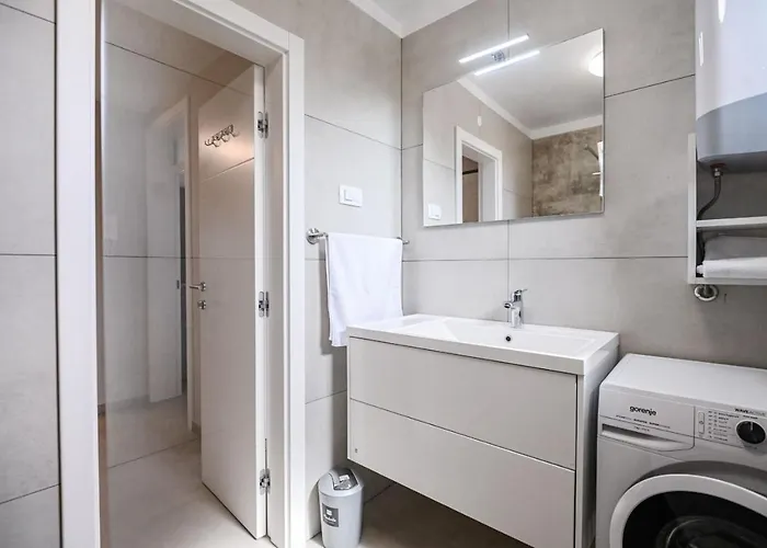Luxury Nina With Sea View Apartmán